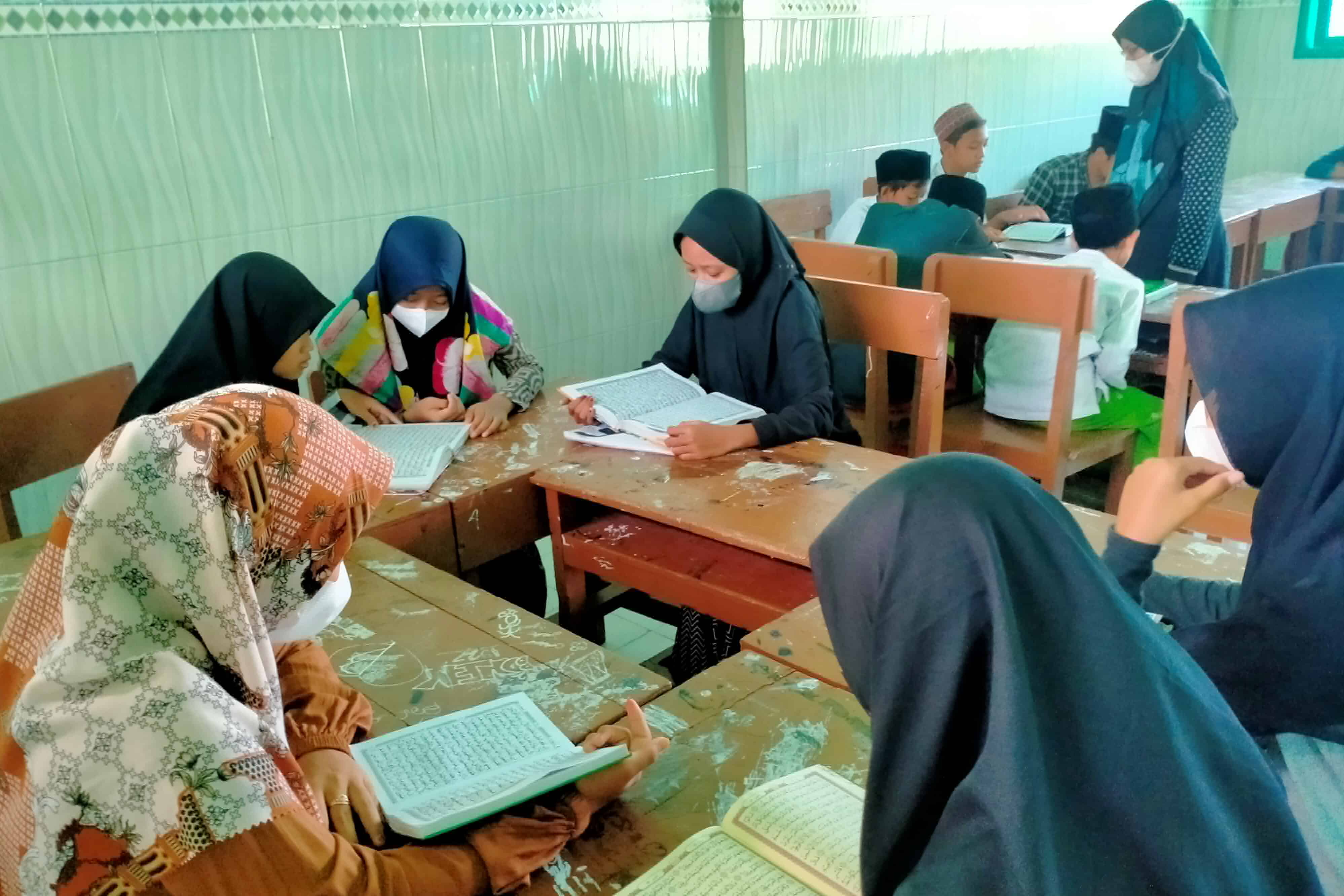 Kegiatan Tadarus Alquran Di Bulan Suci Ramadhan