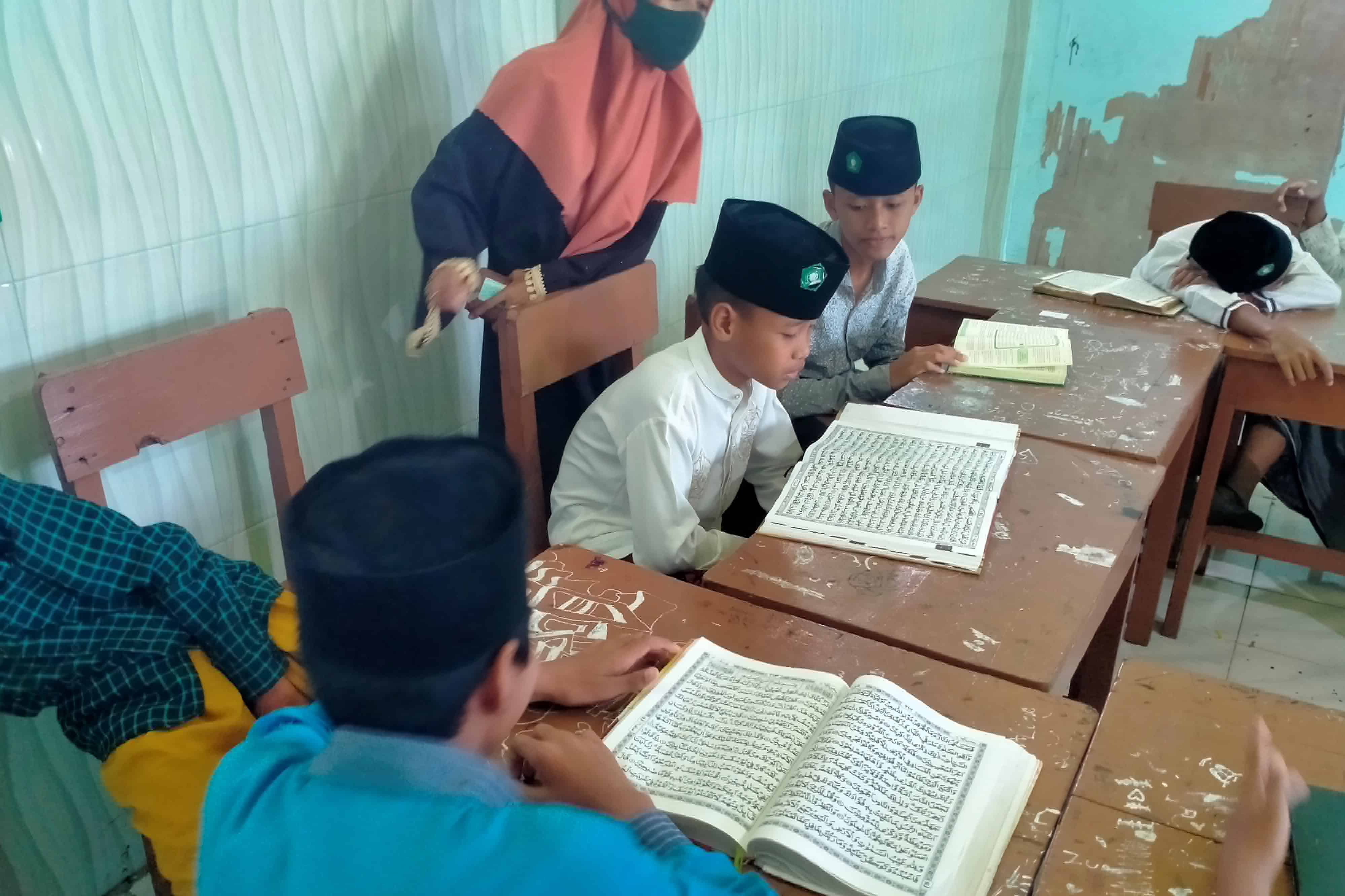 Kegiatan Tadarus Alquran Di Bulan Suci Ramadhan