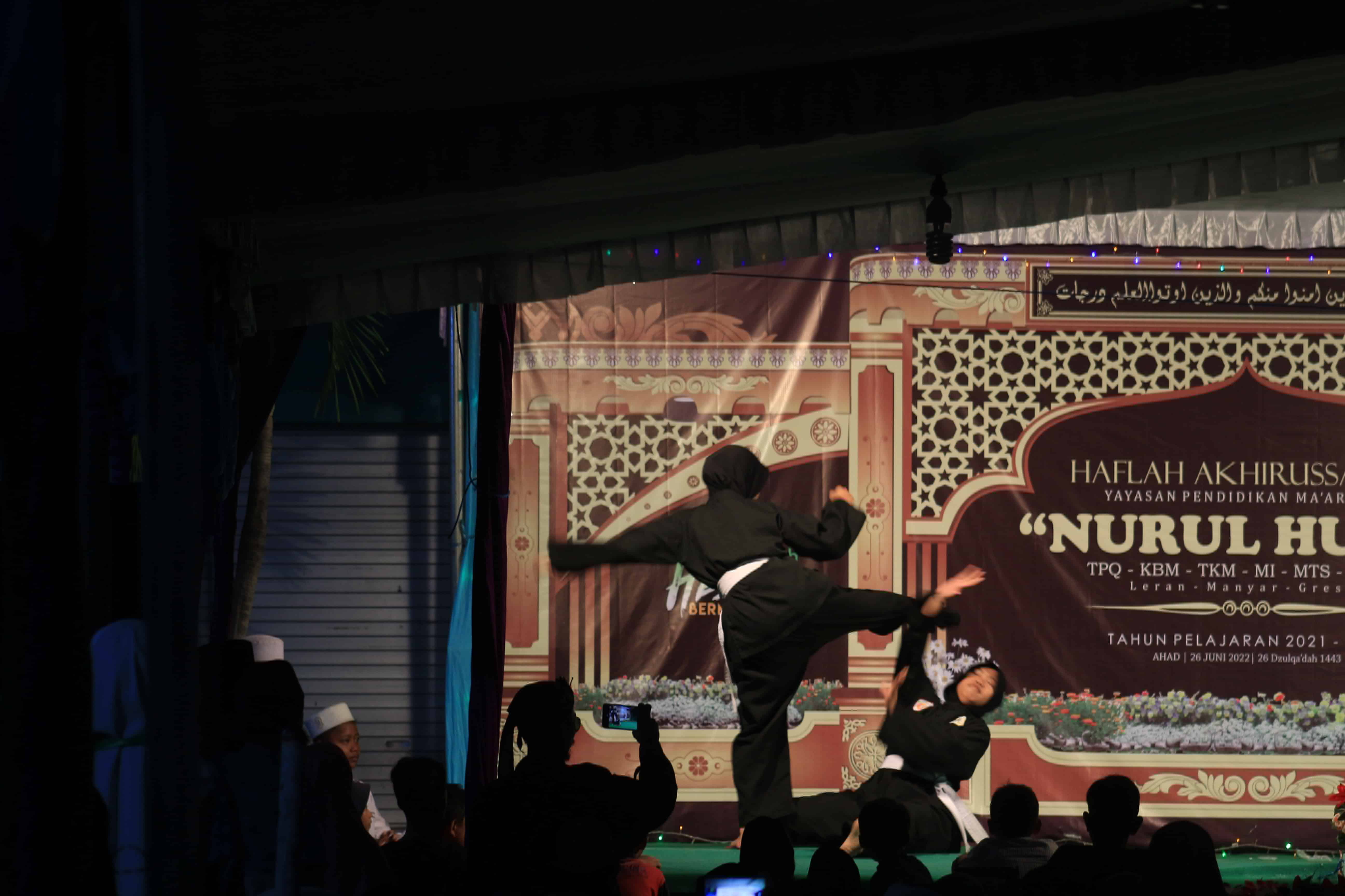 Kesenian Pencak Silat Malam Pentas Seni