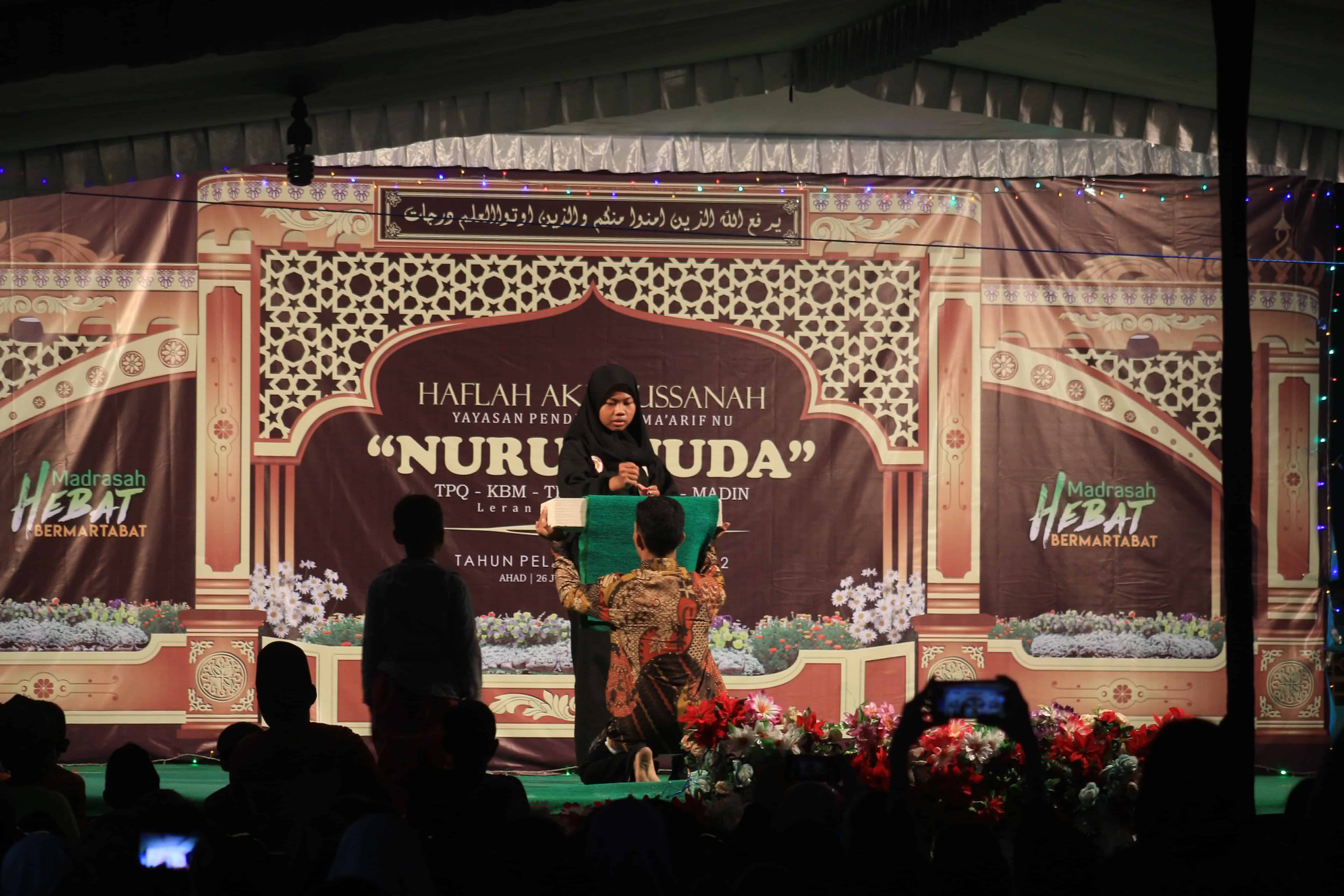 Kesenian Pencak Silat Malam Pentas Seni